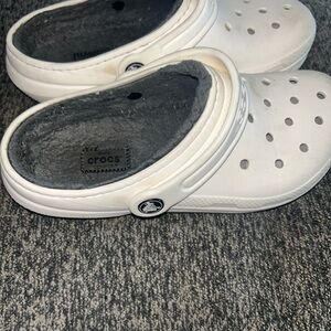 CROCS Unisex Kids Size J3 White CLASSIC Gray FAUX-FUR LINED CLOGS